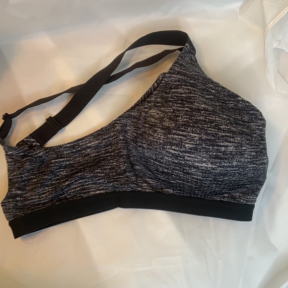 Victoria Sport Padded Perforated Sports Bra 38DD in color, black and white - Picture 4 of 10